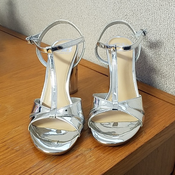 Gianni Bini Silver sandals - Picture 1 of 5